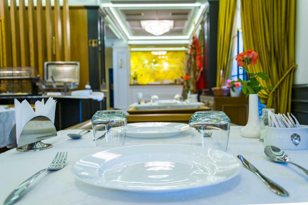 Eler Hotel Тирана Екстер'єр фото